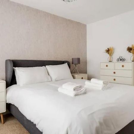 New Build House Near Trafford Centre With Drive Manchester Eksteriør bilde
