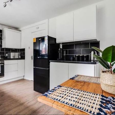 New Build House Near Trafford Centre With Drive Manchester Eksteriør bilde