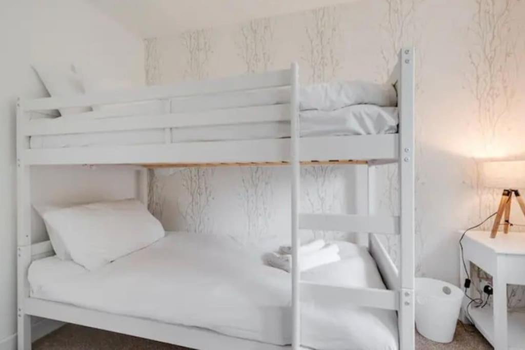 New Build House Near Trafford Centre With Drive Manchester Eksteriør bilde