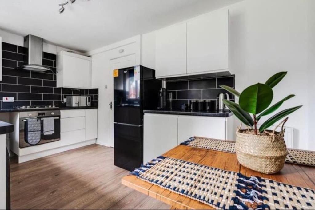 New Build House Near Trafford Centre With Drive Manchester Eksteriør bilde