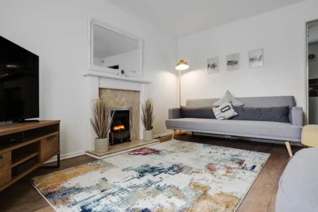 New Build House Near Trafford Centre With Drive Manchester Eksteriør bilde